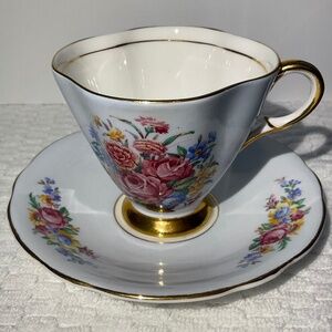 Vintage Windsor Bone China Floral Scalloped Teacup and Saucer Made in England